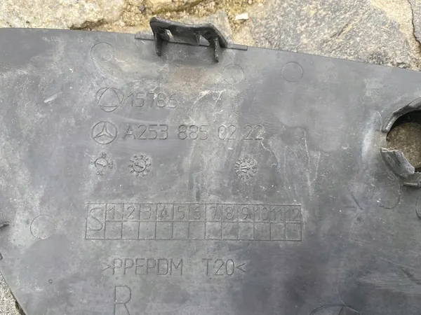 MERCEDES 253 GLC Grille de Pare-Chocs Avant Droite 2538850222 image 7