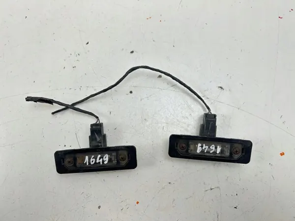 Luz de matrícula Ford Mustang OEM 8T5313543AA image 2