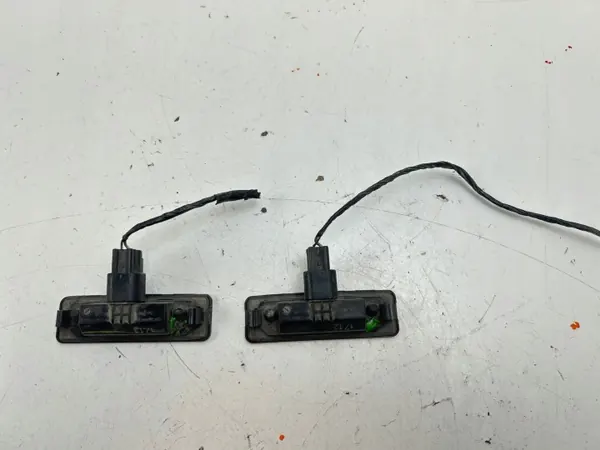 Luz de matrícula Ford Mustang OEM 8T5313543AA image 4