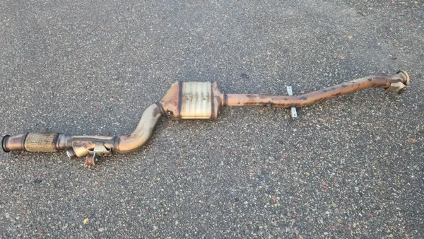 OEM 2054900614 Silenciador Central Mercedes W205 image 2