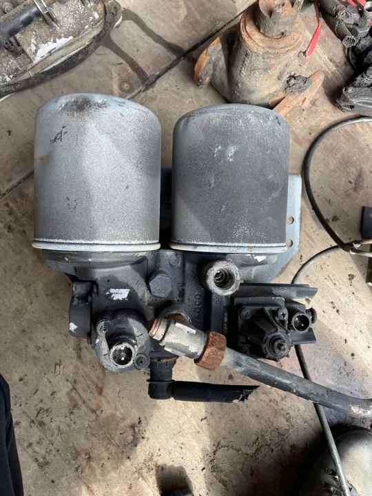 Secador de aire Wabco OEM 0014318715 Mercedes Atego image 3