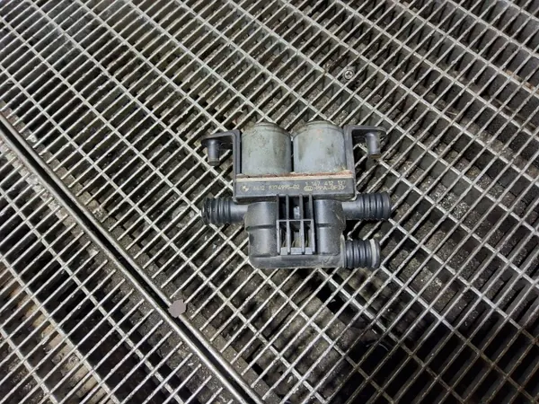 Soupape de refroidissement Land Rover Range Rover L322 2005 OEM 1147412137 image 2