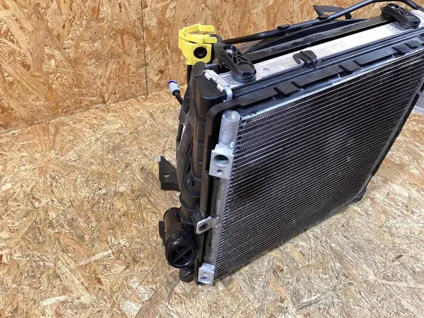 Kylarrubrik vänster sida Porsche 718 Cayman 982 image 3