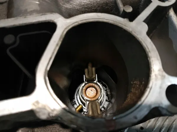 EGR Pakokaasujäähdytin Opel Insignia Saab 9-5 2.0 TTID 55575176 image 9