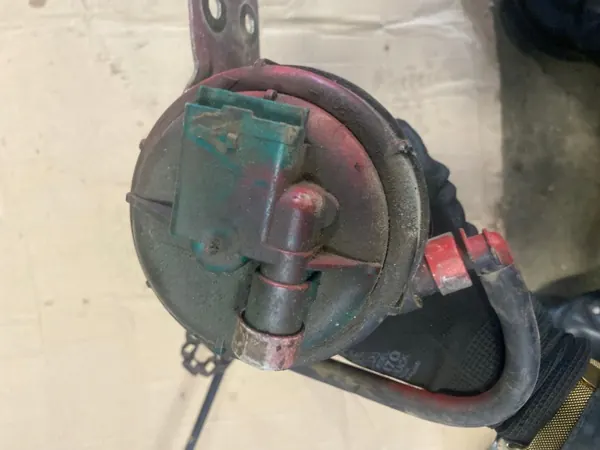 Boîtier filtre à carburant OEM 235514822 pour Ducato image 4