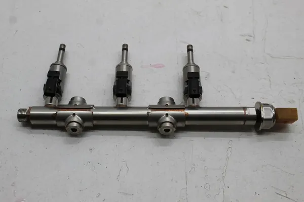 Volkswagen OE 04E906036R rampe d'injection image 2