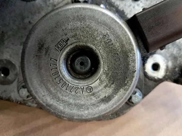 Sensor de posição do comando de válvulas Mercedes W203 W204 W211 W212 A2710510177 image 6