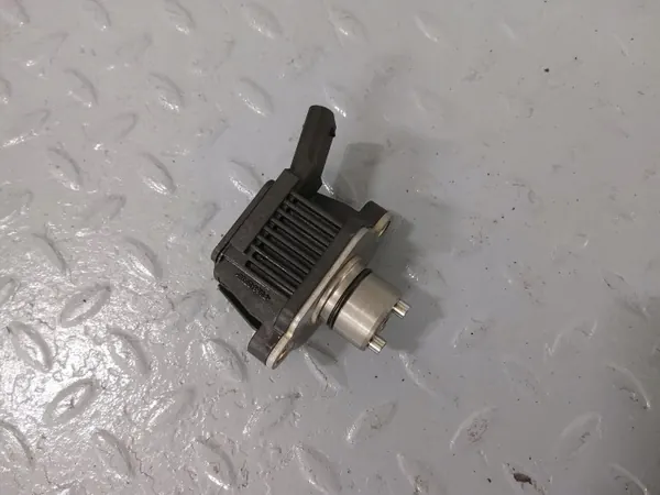 Nokka-akseliventtiili Skoda Kamiq OEM 04E906048C image 2