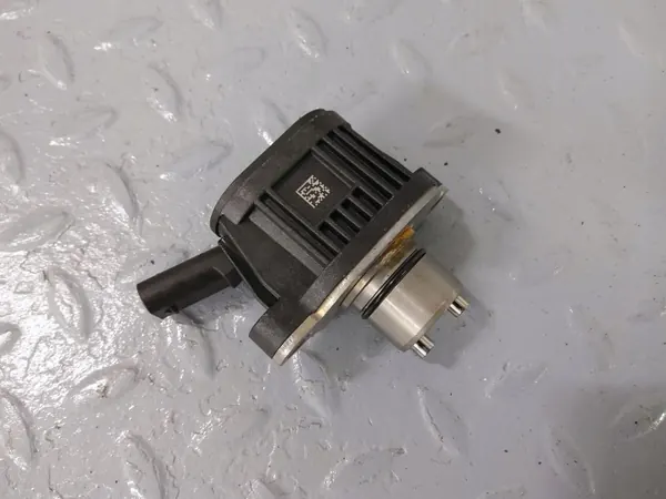 Nokka-akseliventtiili Skoda Kamiq OEM 04E906048C image 3
