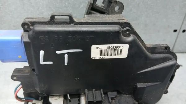 Linke Hintertürschloss Audi A8 D3 4E0839015 image 2