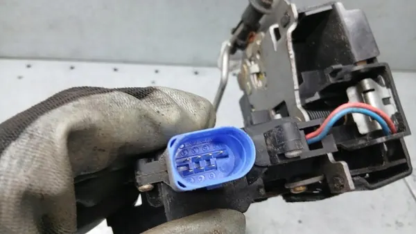 Linke Hintertürschloss Audi A8 D3 4E0839015 image 3