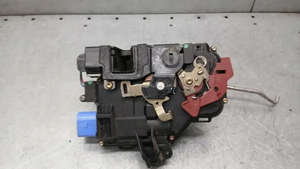 Linke Hintertürschloss Audi A8 D3 4E0839015 image 4