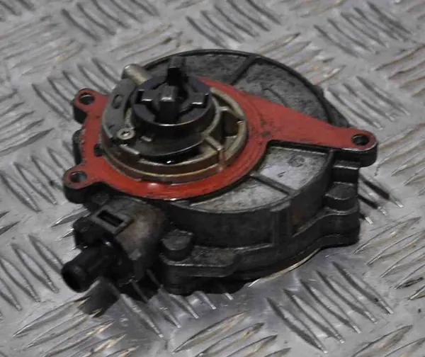 Audi Q5 3.2 V6 Imupumppu 06E145100M image 3