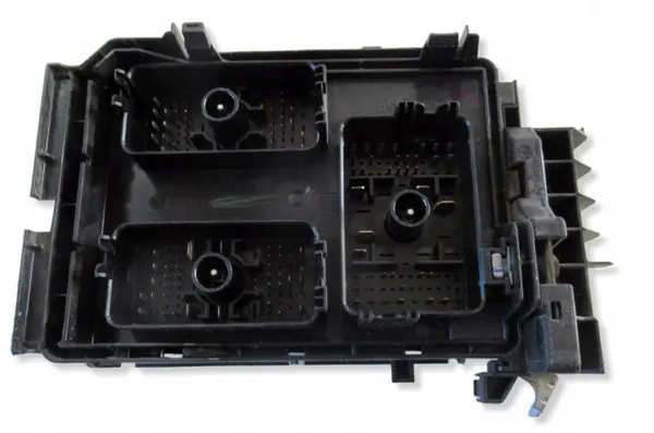Opel Astra K säkringslåda OEM 39119225 - Begagnad image 2