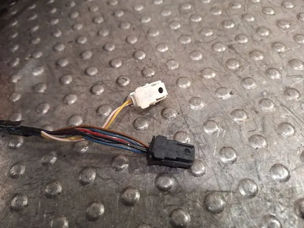 Vasen Ulkosiili 10 Pin Fiat 500X 13- 735603613 image 4