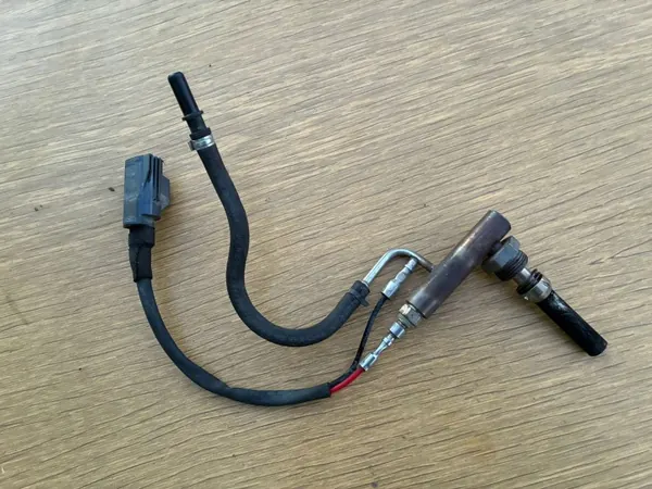 Inyector FAP Peugeot OEM 9676829580 - Usado image 2