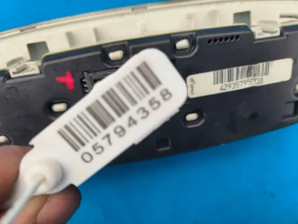 Luz Techo Mini R57 OEM QUA8365 - Estado Usado image 5