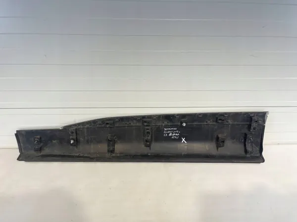 Peugeot 2008 II Moldura Puerta Derecha Delantera OEM 9837637080 image 5