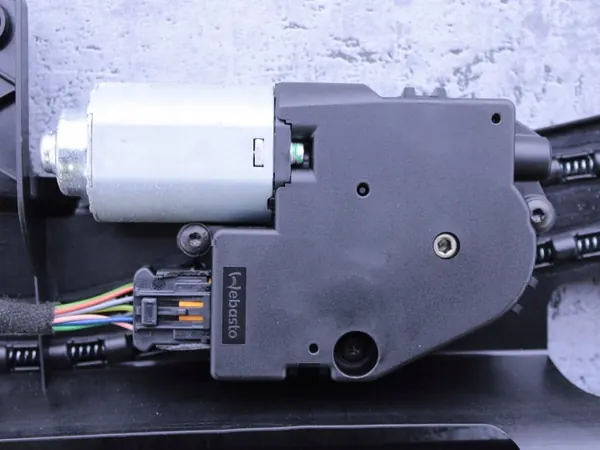 Rahmen Sonnendach-Rollo OEM 2224158 Peugeot 508 image 3