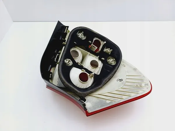 Luz trasera derecha BMW 1 E81 E87 63216924502 image 10