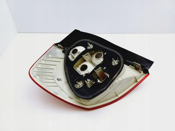 Luz trasera derecha BMW 1 E81 E87 63216924502 image 9