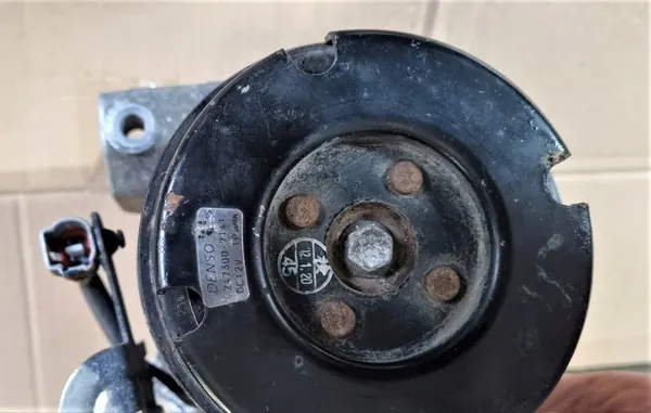 Compresseur de climatisation Subaru Legacy Diesel 2012 OEM image 2