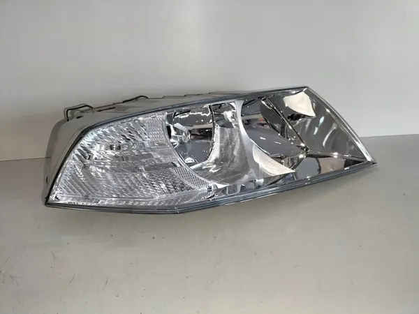 Oikea ajovalaisin SKODA OCTAVIA II 04-08 image 2