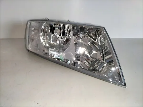 Oikea ajovalaisin SKODA OCTAVIA II 04-08 image 3
