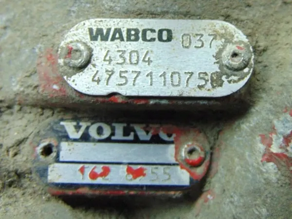 Volvo OE Modulatorventil OEM 4757110750 - Begagnad image 8
