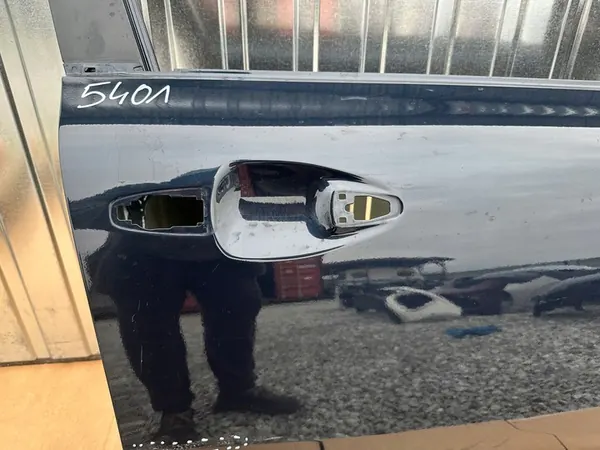 Fram Höger Dörr Kia Niro image 3