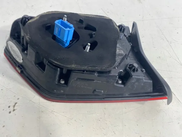 Luz trasera izquierda VW Tiguan II 5NA image 8