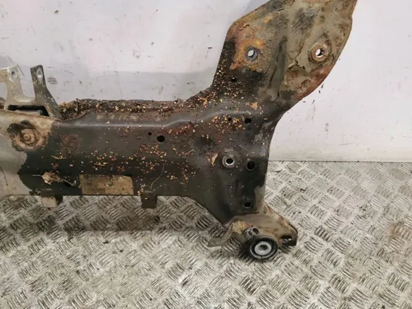 Volvo S60 2012 Sous-cadre avant OEM 2187760 image 6