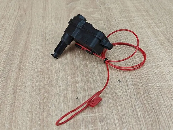 Bränsletanklockaktuator Audi A6 C7 4L0862153D image 2