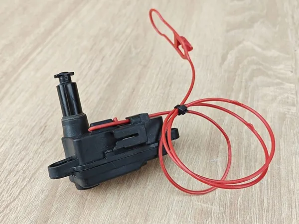 Bränsletanklockaktuator Audi A6 C7 4L0862153D image 4