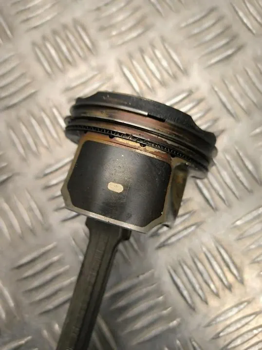 Dacia OE Kolv OEM 120106154R - Begagnat skick image 5