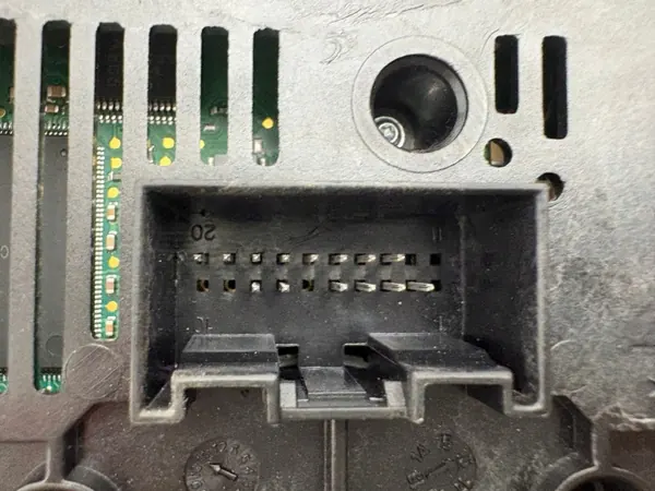 Audi Q7 MMI Touchpad-ohjauspaneeli OEM 4M0919615H image 3