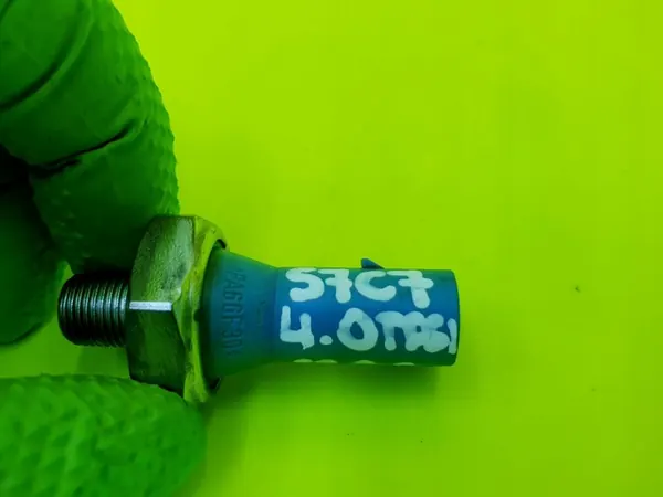 Oljetryckssensor Audi S6 S7 A8 4.0 TFSI 06K919081B image 5