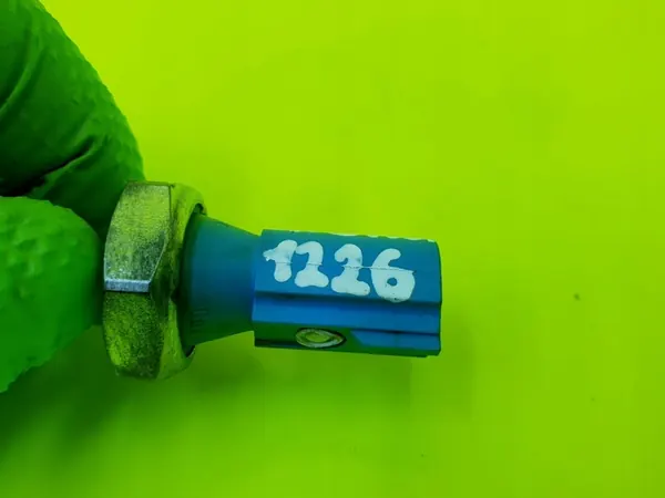 Oljetryckssensor Audi S6 S7 A8 4.0 TFSI 06K919081B image 6