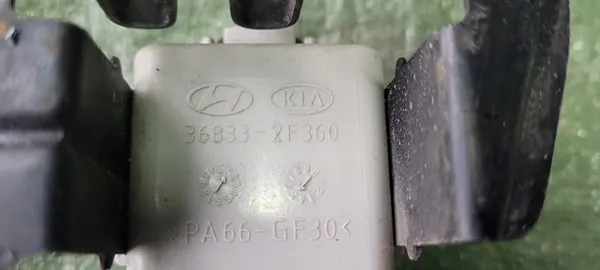 KIA SPORTAGE III IX35 2.0 CRDI Gloeiplug relais 36833-2F360 image 3