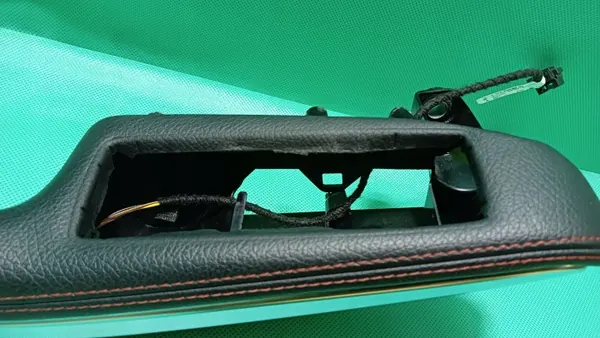 Mercedes W176 Linker Deur Armsteun OEM 11111 Rood image 3