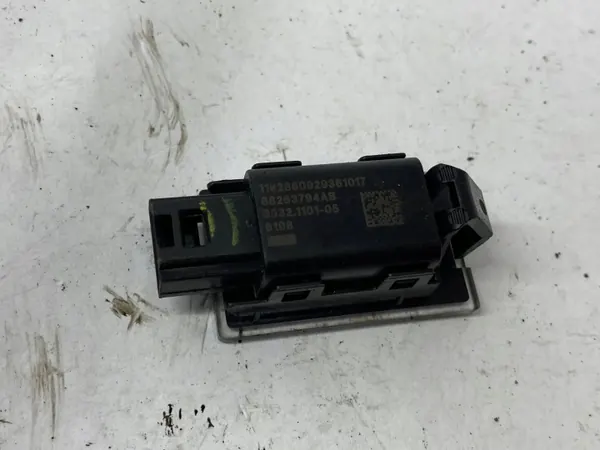 Chrysler Pacifica kentekenplaatverlichting OEM 68263794 image 4