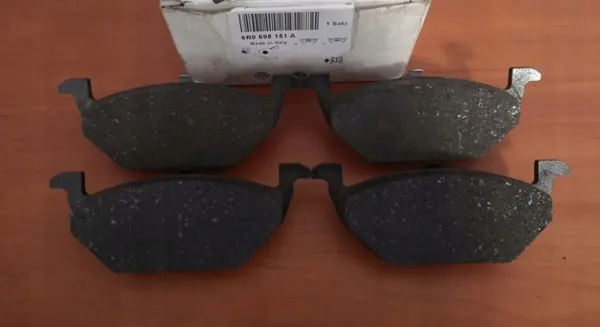 Pastilhas de travão dianteiras OEM 6R0698151A Audi VW Skoda image 2