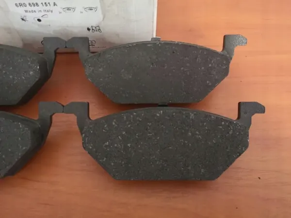 Pastilhas de travão dianteiras OEM 6R0698151A Audi VW Skoda image 3