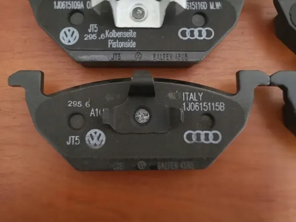 Pastilhas de travão dianteiras OEM 6R0698151A Audi VW Skoda image 6