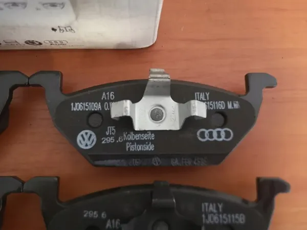 Pastilhas de travão dianteiras OEM 6R0698151A Audi VW Skoda image 7