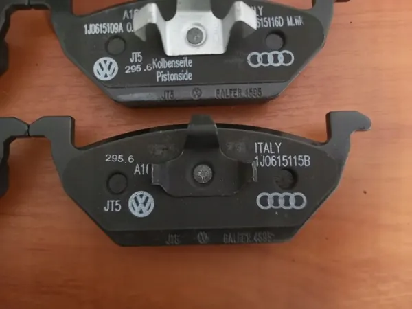 Pastilhas de travão dianteiras OEM 6R0698151A Audi VW Skoda image 8