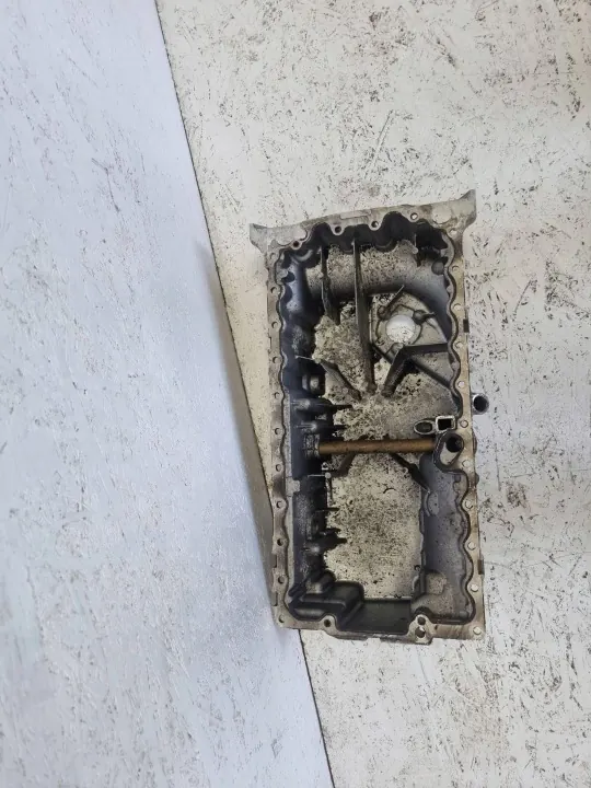 Volvo V60 versnellingsbak oliepan OEM 31359988-aa image 4