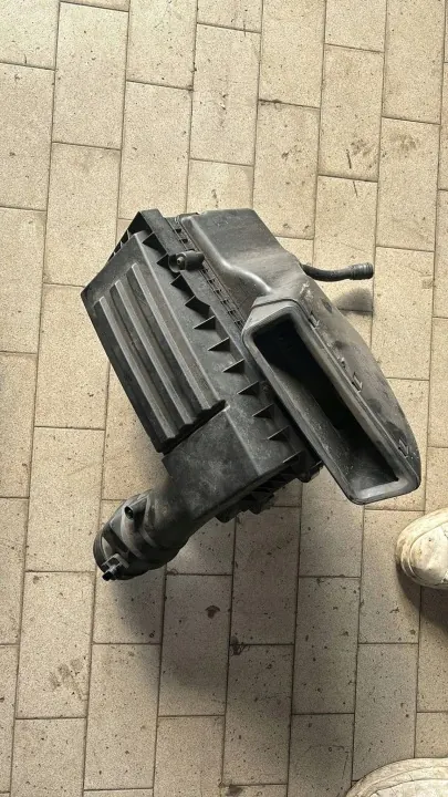 Ilmansuodatin Kotelo OEM 7N0129601 VW Sharanille image 2