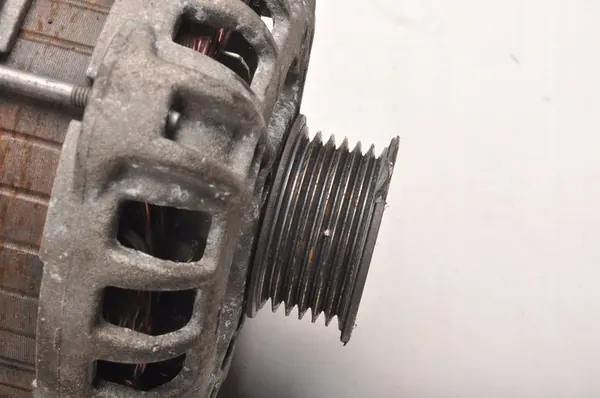 VW UP SKODA CITIGO 1.0 12V Vaihtovirtageneraattori 04C903023B image 2