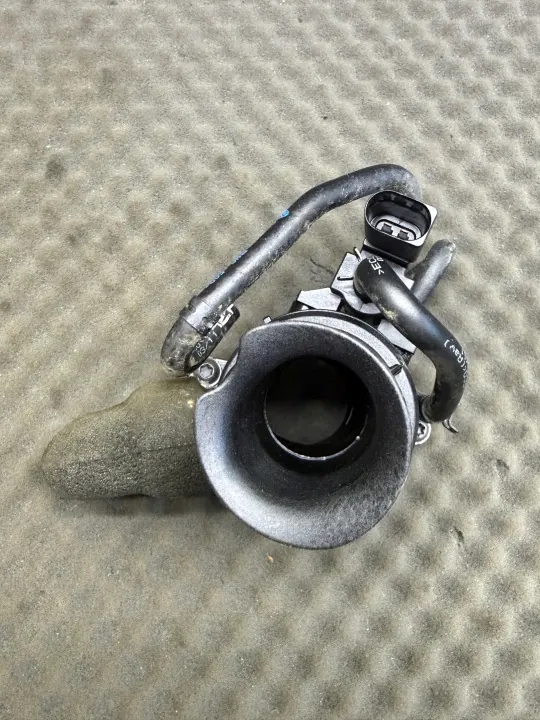 Ilmanpoistoputki OEM 03C129656D VW Audi Skoda Seat image 3